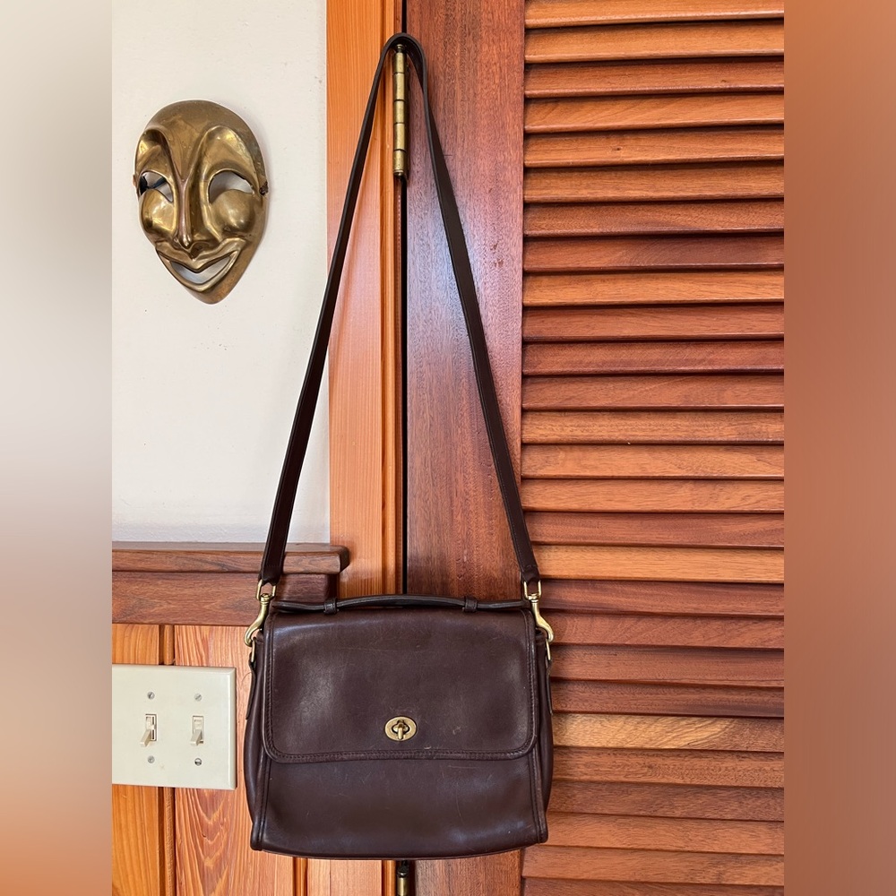 Coach — Vintage Leather Court Bag 9870